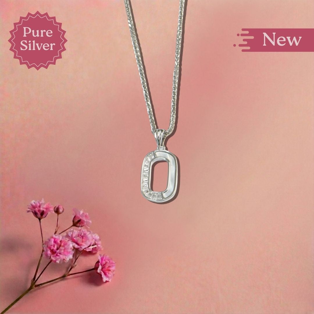 O' initial pendant necklace