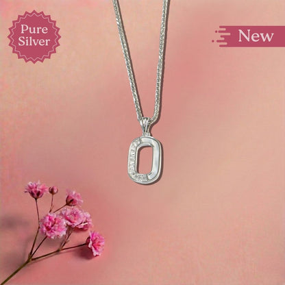 O' initial pendant necklace